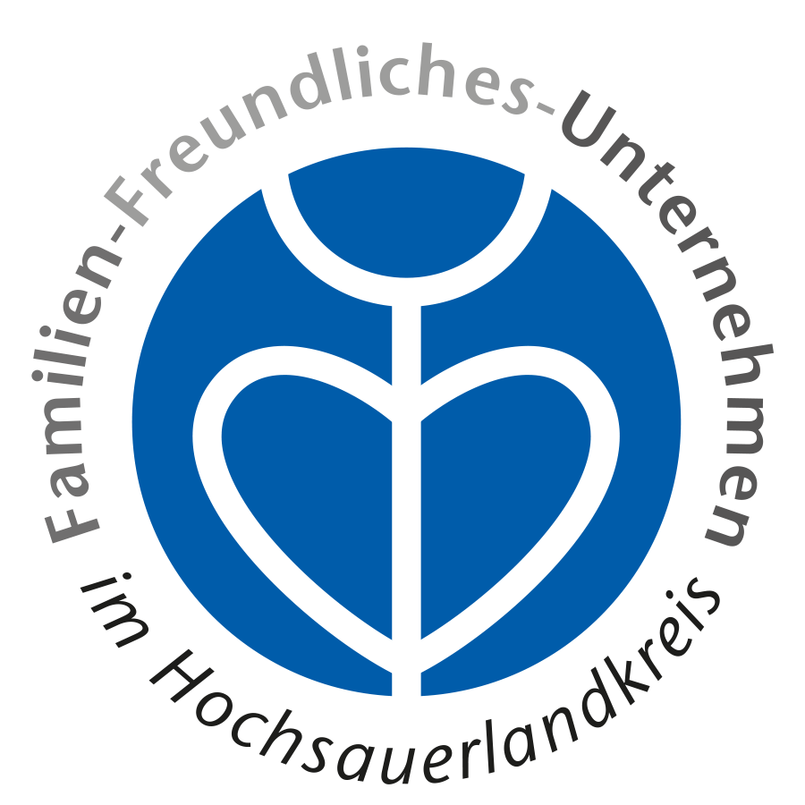 Logo „Familienfreundliches Unternehmen im Hochsauerlandkreis“ mit stilisiertem Herz und Person in blauem Kreis.