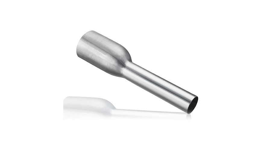 Geformtes Metallrohr mit erweitertem Endstück für Automotive- und Abgassysteme.