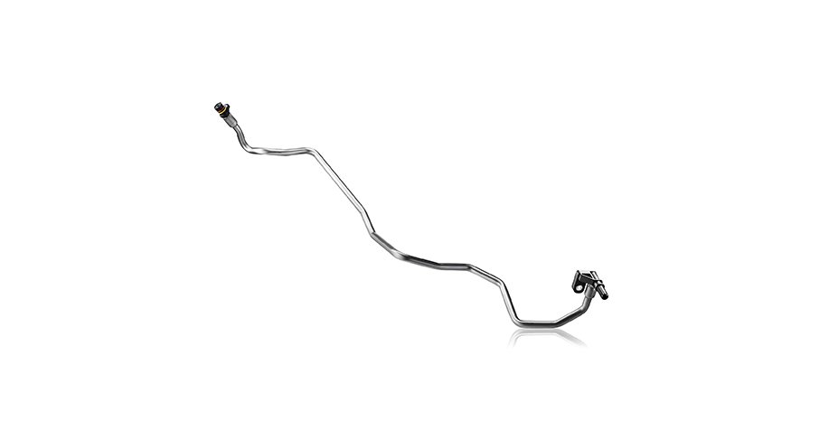 Komplex gebogene Metallrohrleitung mit Anschluss und Halterung für Automotive- und Fluidtechnik-Systeme.