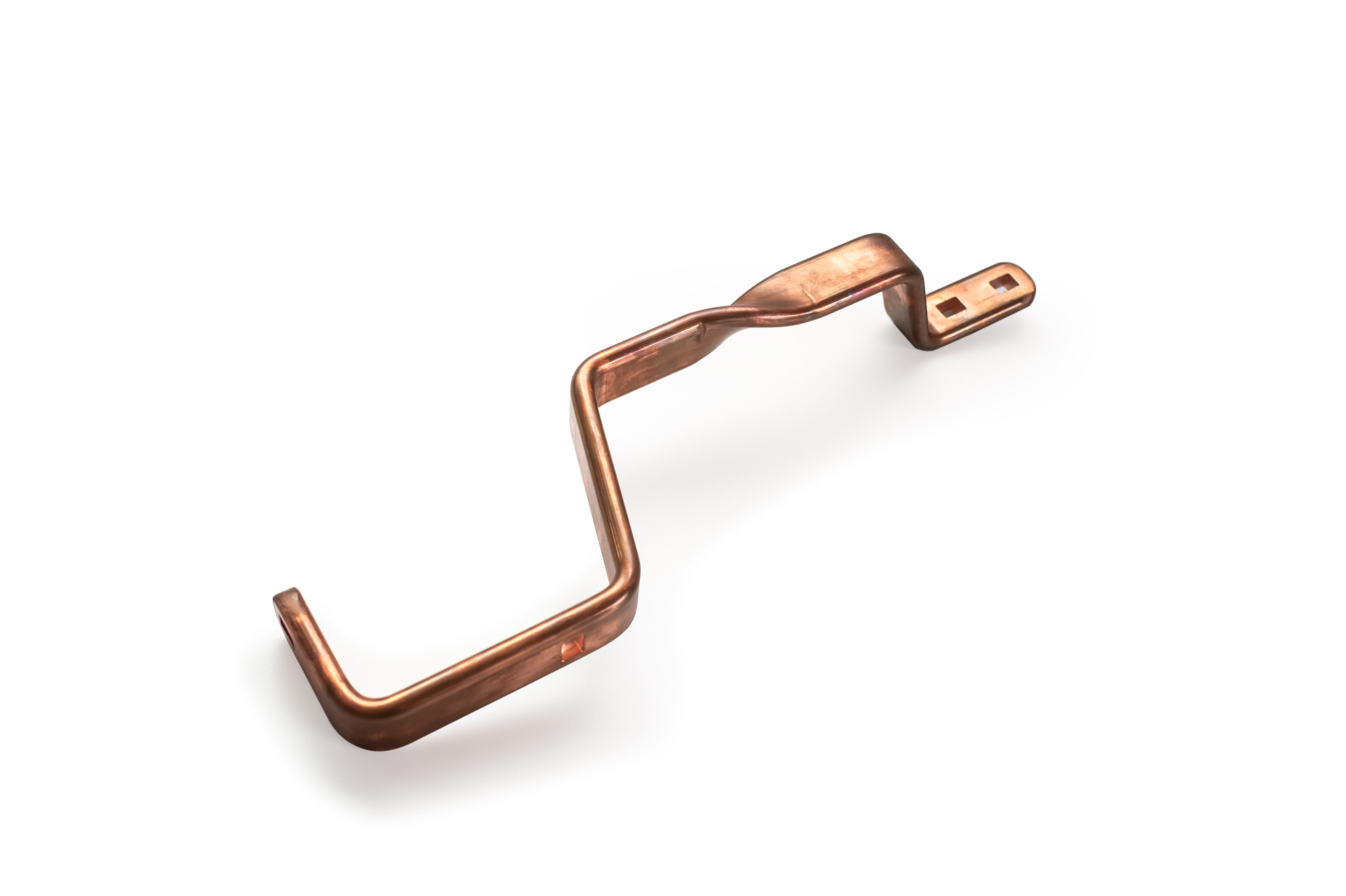 Komplex gebogenes Kupferrohr mit integrierten Befestigungselementen für HVAC-Systeme.