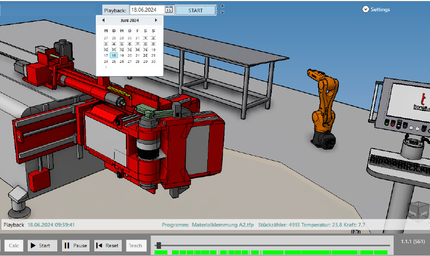 Simulation einer Rohrbiegemaschine mit Playback-Funktion, Roboter und Steuerpult.