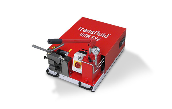 Transfluid Rohrbearbeitungsmaschine t work zur präzisen Rohrumformung auf weißem Hintergrund.